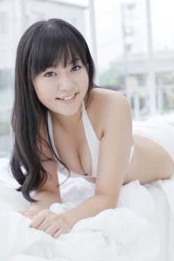 舔吮着她的乳尖小说